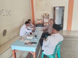 Bhabinkamtibmas Koordinasi Kamtibmas dengan Perangkat Desa Mekarjaya