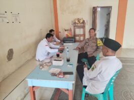 Bhabinkamtibmas Tingkatkan Koordinasi Kamtibmas dengan Perangkat Desa Mekarjaya
