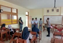 Kapolsek Ciawigebang Ajak Siswa SMK Negeri 5 Kuningan Jauhi Tawuran dan Kenakalan Remaja