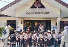 Kanit Binmas Polsek Cidahu Polres Kuningan Laksanakan Pembinaan Penyuluhan Terhadap Anak TK Dengan Program Polisi Sahabat Anak