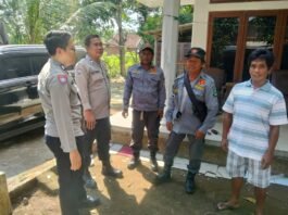 Binluh anggota Patroli Polsek Cidahu sambang linmas desa kertawana