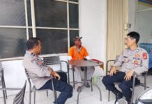 Patroli Polsek Cidahu Polres Kuningan Berikan Pembinaan Kepada Jukir Indomaret Desa Cikeusik Kec Cidahu Kab Kuningan
