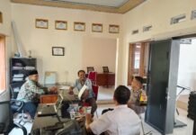 Bhabinkamtibmas Desa Sidaraja Koordinasi dengan Perangkat Desa, Antisipasi Bencana Alam di Musim Penghujan