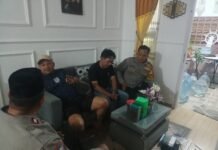 PS. Panit 2 Samapta Polsek Ciawigebang Jalin Silaturahmi Kamtibmas dengan Warga Desa Ciawigebang