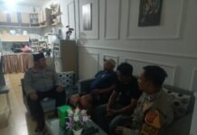 Dekatkan Diri dengan Masyarakat, PS. Panit 2 Samapta Polsek Ciawigebang Silaturahmi Kamtibmas dengan Warga Desa Ciawigebang