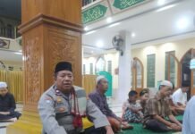 PS. Panit 2 Samapta Polsek Ciawigebang Ikuti Shalat Subuh Berjamaah di Masjid At Taqwa Desa Ciawigebang
