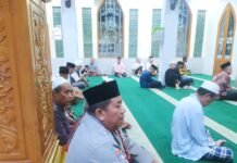 Pererat Silaturahmi, PS. Panit 2 Samapta Polsek Ciawigebang Ikuti Shalat Subuh Berjamaah di Masjid At Taqwa Desa Ciawigebang