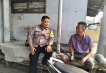 Bhabinkamtibmas Desa Kapandayan Laksanakan Patroli Lingkungan dan Sambangi Warga Binaan untuk Jaga Kamtibmas