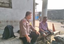 Bhabinkamtibmas Desa Kapandayan Laksanakan Patroli Lingkungan dan Sambangi Warga Binaan