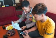 Dukung Bansos Tepat Sasaran, Bhabinkamtibmas Desa Karangkamulyan Lakukan Pemeriksaan Calon Penerima