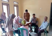 Polri Hadir di Tengah Masyarakat, Bhabinkamtibmas Desa Ciawilor Dampingi Pelayanan Warga Desa Ciawilor