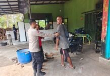 Ps Kanit Binmas Polsek Ciwaru Sambangi Pekerja Pabrik Tahu, Perkuat Kemitraan dan Harkamtibmas