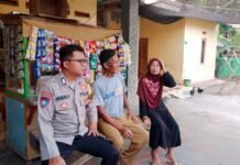 Polri Dekat dengan Masyarakat, Bhabinkamtibmas Desa Kadurama Jalin Silaturahmi Kamtibmas dengan Tokoh Masyarakat