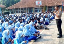 Kapolsek Pancalang Ipda Lukman Hakim Berikan Pembinaan kepada Seluruh Siswa SMKN 6 Kuningan, Tekankan Disiplin, Tertib Berlalu Lintas, Antisipasi Tawuran dan Geng Motor