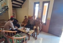 HADIR DI TENGAH PEMERINTAH DESA, PATROLI POLSEK CIDAHU PERKUAT KEMITRAAN DI WANASARAYA
