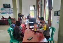 Bhabinkamtibmas Desa Karangkamulyan Sosialisasikan Perlinsos untuk Mendukung Penyaluran Bansos Tepat Sasaran