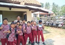 Humanis dan Bersahabat, Bhabinkamtibmas Desa Cipicung Akrab Bersama Siswa SD Negeri 1 Cipicung