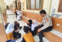 Bhabinkamtibmas Polsek Ciwaru Aiptu Andi Rosdiana Sosialisasikan Kamtibmas kepada Siswa SMP