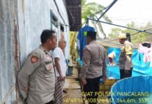 Ipda Lukman Hakim Bersama Anggota Sambangi Pembudidaya Ikan Lele di Desa Tajurbuntu, Pererat Silaturahmi dan Ajak Masyarakat Bersama-Sama Menjaga Harkamtibmas