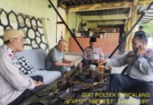 Kapolsek Pancalang Ipda Lukman Hakim Bersama Anggota Silaturahmi Kamtibmas dengan Pemilik Kebun Anggur Cibuyut Desa Tajurbuntu, Perkuat Kemitraan Polri dan Masyarakat dalam Menjaga Harkamtibmas