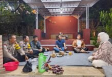 Kapolsek Pancalang Pimpin Patroli Malam Hari di Desa Sarewu, Pantau Perbatasan Antar Kabupaten dan Tingkatkan Antisipasi C3 serta Gangguan Kamtibmas