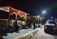 Ipda Lukman Hakim Pimpin Patroli Dini Hari Sambangi Pos Kamling Desa Kahiyangan, Ajak Warga Tingkatkan Kewaspadaan dan Bersama Cegah C3 serta Gangguan Kamtibmas