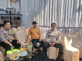 Bhabinkamtibmas Polsek Ciawigebang Laksanakan Pengamanan Hiburan Organ Dangdut di Hajatan Warga Desa Karoya