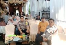 Bhabinkamtibmas Polsek Ciawigebang Laksanakan Pengamanan Hiburan Organ Dangdut di Desa Karoya