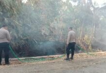 Polsek Ciawigebang Sigap Tangani Kebakaran Lahan di Desa Suganangan