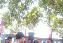Polsek Ciawigebang Dukung Dunia Pendidikan, Bhabinkamtibmas Desa Kapandayan Hadiri Pelantikan Taruna dan Taruni SMK Penerbangan Taufik Mubarok