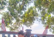 Bhabinkamtibmas Desa Kapandayan Hadiri Pelantikan Taruna-Taruni SMK Penerbangan Taufik Mubarok