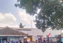 Wujud Kedekatan Polri dengan Dunia Pendidikan, Bhabinkamtibmas Desa Kapandayan Hadiri Pelantikan Taruna-Taruni SMK Penerbangan Taufik Mubarok