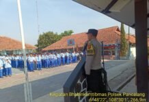 Bhabinkamtibmas Polsek Pancalang Jadi Pembina Upacara di SMKN 6 Kuningan, Sampaikan Pembinaan kepada Pelajar Terkait Kamtibmas, Kenakalan Remaja
