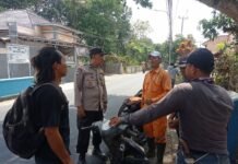 Bhabinkamtibmas Desa Sarewu Sambangi Warga, Sampaikan Imbauan Antisipasi Kebakaran, C3 dan Gangguan Kamtibmas demi Menjaga Kondusivitas
