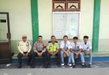 Ciptakan Lingkungan Sekolah yang Aman, Bhabinkamtibmas Desa Sidaraja Sambangi SMK Model Patriot IV Ciawigebang