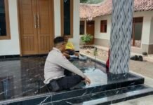Wujud Polisi Bersama Masyarakat, Bhabinkamtibmas Desa Kadurama Jalin Silaturahmi dengan Tokoh Masyarakat