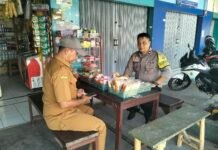 Bhabinkamtibmas Desa Kapandayan Tingkatkan Koordinasi dengan Perangkat Desa untuk Jaga Kamtibmas