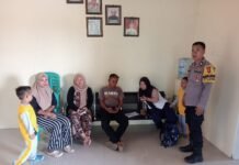 Sambang Warga Binaan di Balai Desa, Bhabinkamtibmas Desa Ciawilor Ajak Masyarakat Jaga Kondusivitas