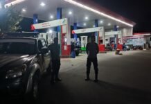 KSPKT 2 Polsek Ciawigebang Gelar Patroli KRYD Malam Hari, Antisipasi Kejahatan di SPBU Ciawigebang