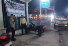 Patroli KRYD Malam Hari, KSPKT 2 Polsek Ciawigebang Sampaikan Imbauan Kamtibmas kepada Satpam Bank BRI Unit Ciawi Kota