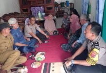 Ipda Lukman Hakim Dampingi Ketua TP PKK Kabupaten Kuningan Tinjau Korban Kebakaran Rumah di Desa Sumbakeling, Wujud Kehadiran Polri dalam Kepedulian dan Pelayanan kepada Masyarakat