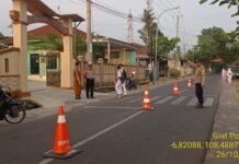 Kapolsek Pancalang Pimpin PH Pagi dan Pengaturan Lalu Lintas di Tiga Titik Sekolah, Wujudkan Kamseltibcarlantas yang Aman dan Kondusif