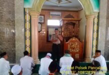 Kapolsek Pancalang Laksanakan Shalat Jumat Keliling di Masjid Al-Karomah Desa Mekarjaya, Sampaikan Imbauan Kamtibmas dan Ajak Warga Bersama Jaga Keamanan Lingkungan