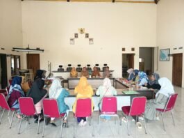 Bhabinkamtibmas Desa Sidaraja Hadiri Rapat Koordinasi Posyandu, Dukung Peningkatan Pelayanan Kesehatan Masyarakat
