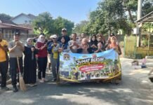 Kapolsek Pancalang Pimpin Jumsih Bersama Warga Desa Rajawetan, Wujudkan Lingkungan Bersih Sekaligus Perkuat Sinergitas Polri dan Masyarakat