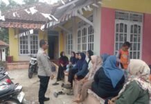 Perkuat Kedekatan Polri dengan Warga, Kanit Binmas Polsek Pancalang Aiptu Absori Laksanakan Program Quick Win Polisi Bersama Masyarakat di Desa Sumbakeling dan Serap Harapan Peningkatan Patroli Malam