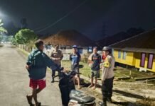 Antisipasi Gangguan Kamtibmas pada Malam Hari, Unit Patroli Polsek Pancalang Gelar KRYD dan Patroli Dialogis Sampaikan Imbauan Kamtibmas kepada Warga Desa Tajurbuntu