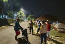 Antisipasi C3 dan Gangguan Kamtibmas pada Malam Hari, Unit Patroli Polsek Pancalang Gelar KRYD Dialogis Sampaikan Imbauan Kamtibmas kepada Warga Desa Tajurbuntu