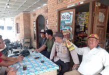 Bhabinkamtibmas Desa Sarewu Aipda Djayusman Sambangi Warga dan Sampaikan Imbauan Antisipasi Kebakaran serta Cegah C3 untuk Wujudkan Situasi Kamtibmas yang Kondusif