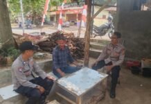 Anggota Patroli Polsek Cidahu Polres Kuningan Tatap Muka dengan Masyarakat Himbau Antisipasi Karhutla
